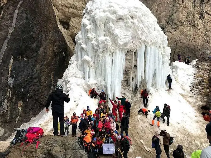 آبشار یخی سنگان