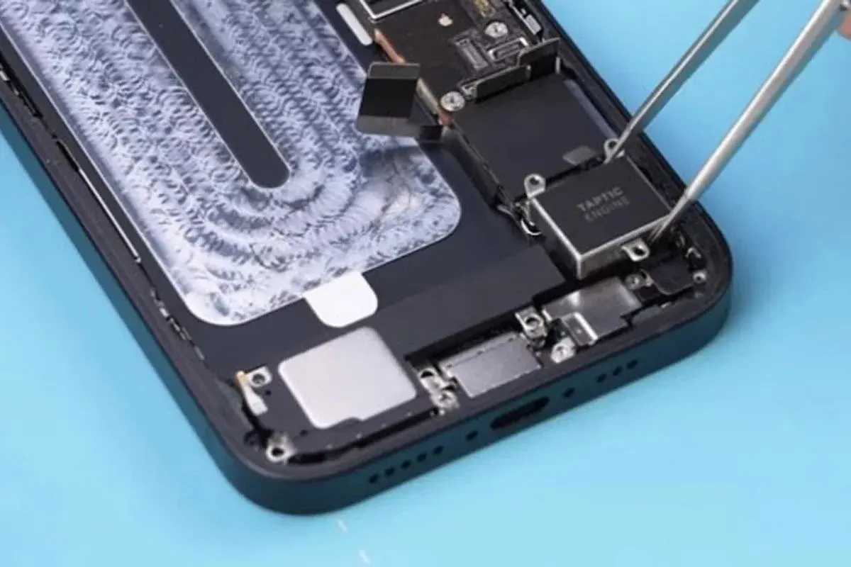 iPhone-16e-teardown-shows-whats-new.jpg_11zon