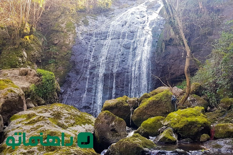 آبشار سیاه تاش یک زیبایی برفی