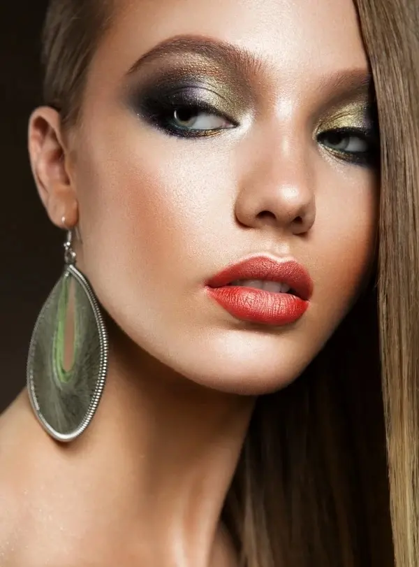 makeup-looks-for-green-eyes-green-eyeshadow_11zon