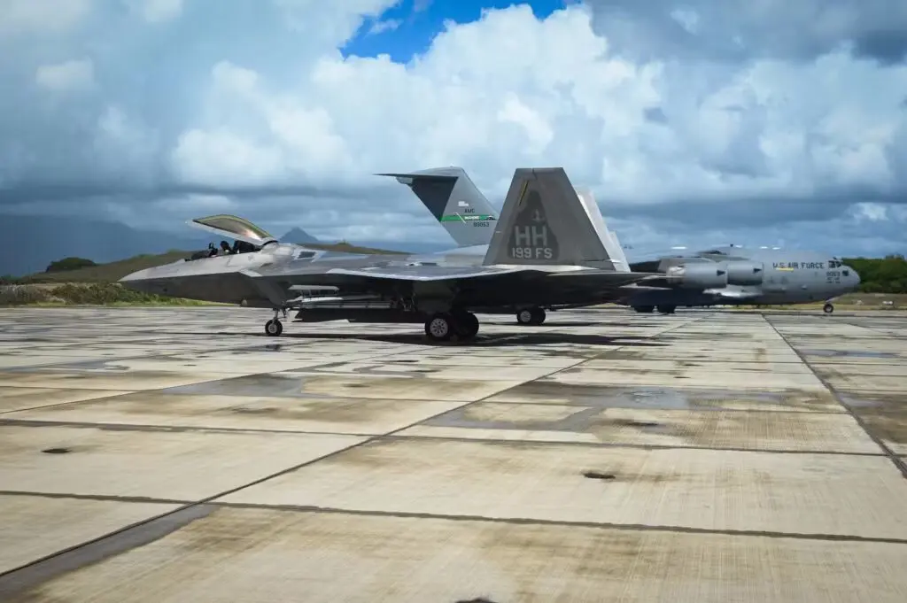 usaf-f-22-parked-1024x681