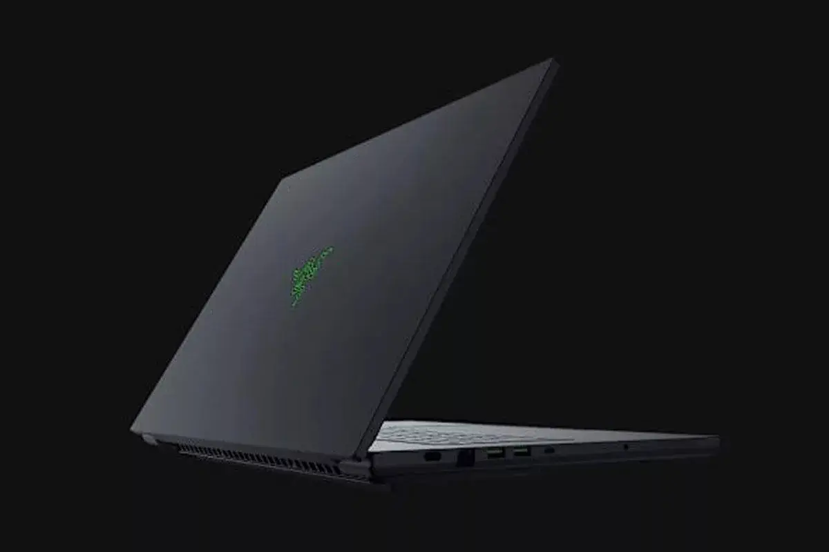 Razer-Blade-18-stealthily-unveiled-with-top-spec-Intel-Arrow-Lake-HX-CPU.jpg_11zon(2)