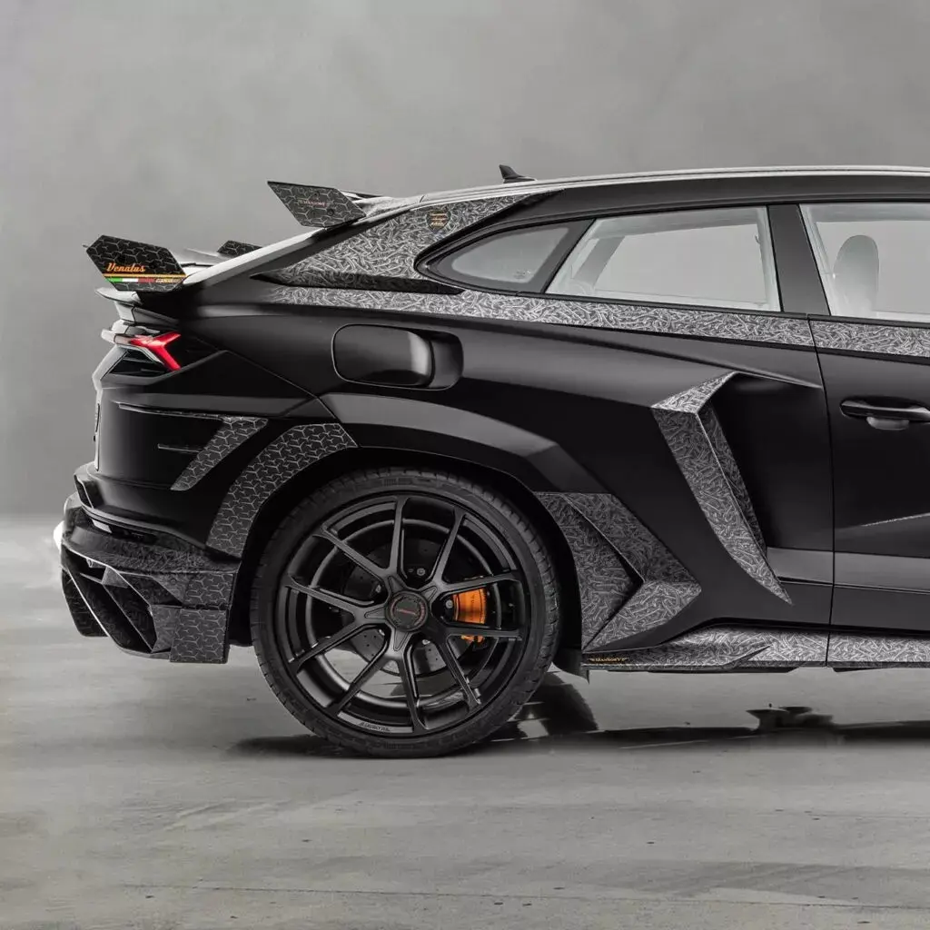 Mansory-Lamborghini-Urus-4-1024x1024-1_11zon