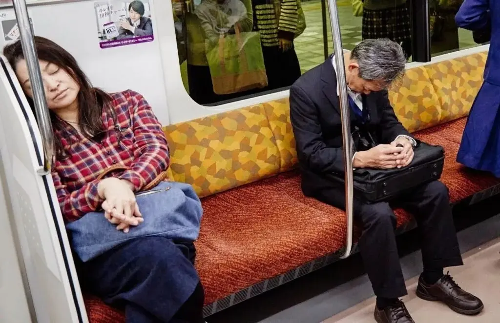 inemuri-or-sleeping-while-present-in-japan-3-1024x662.jpg_11zon
