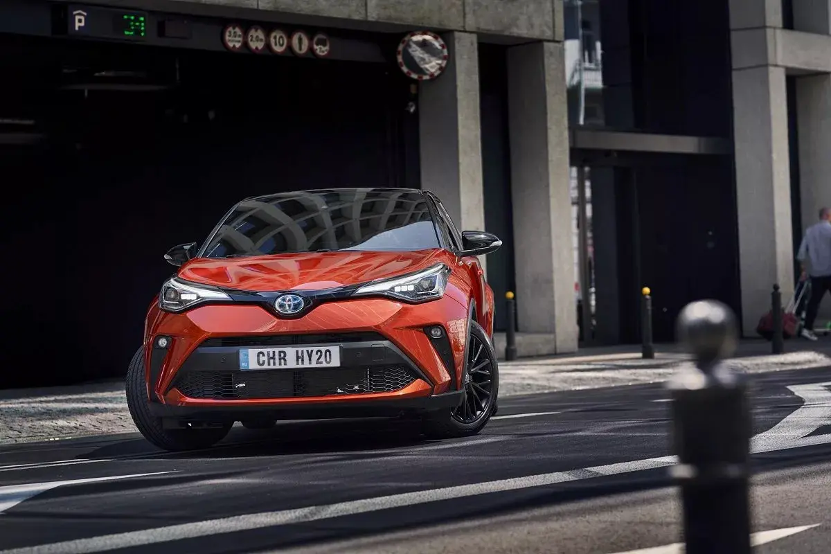 toyota_c-hr_hybrid_947.jpeg_11zon