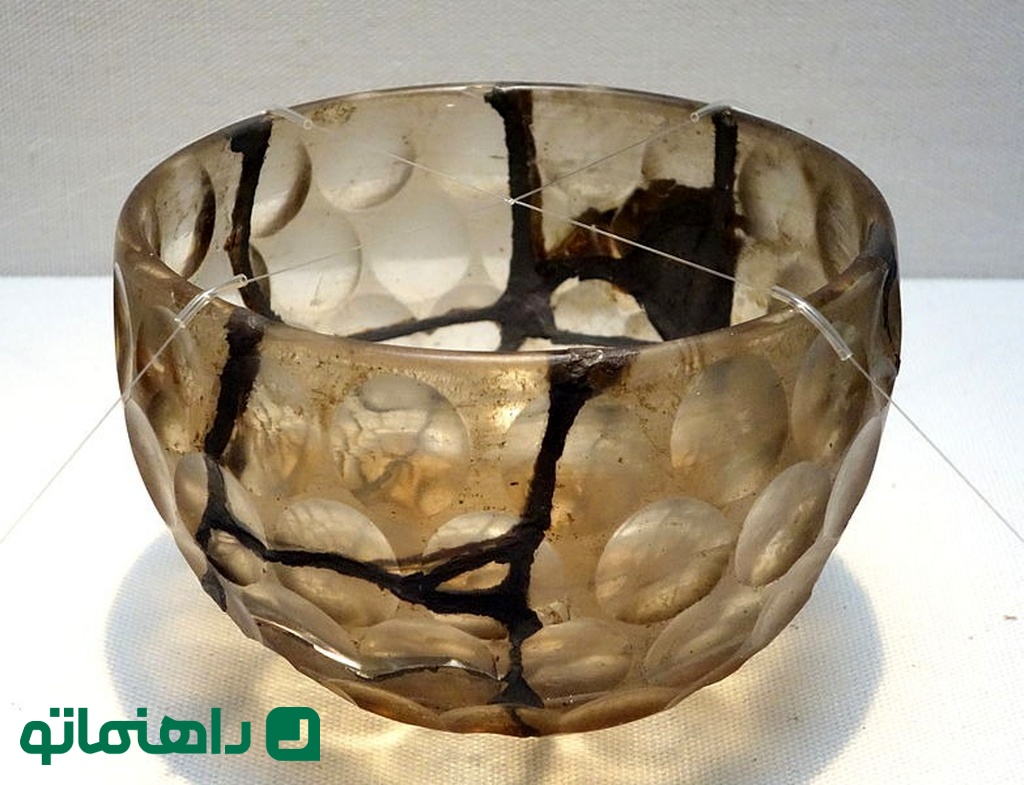 Glass_Bowl__Kofun_period__6th_century__perhaps_from_the_tomb_of_Emperor_Ankan__Habikino-shi__Osaka_-_Tokyo_National_Museum_-_DSC06402_11zon