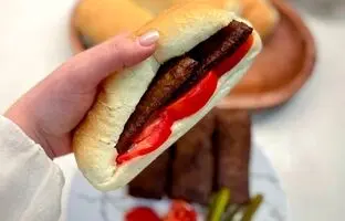 طرز تهیه ساندویج کباب لقمه؛ ساندویچ سالم و خانگی
