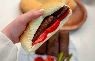 طرز تهیه ساندویج کباب لقمه؛ ساندویچ سالم و خانگی
