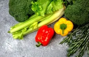 به‌ جز مرکبات کدام خوراکی‌ها ویتامین C زیادی دارند؟
