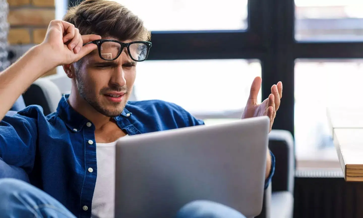  13 اشتباهی که عمر لپ‌تاپ را کوتاه می‌کنند 