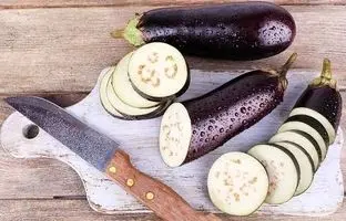 چرا نباید پوست بادمجان را گرفت؟ 7 دلیل علمی برای یک اشتباه رایج