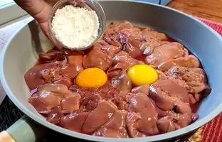 (ویدئو) نحوه پخت یک غذای خوشمزه آمربکایی با 500 گرم جگر مرغ و یک پیاز