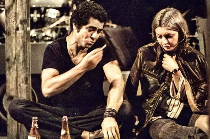 عکس‌های گوگوش و بهروز وثوقی در پشت صحنۀ فیلم «همسفر» + عکس