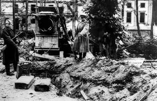 شوروی‌ها جسد نیمه‌سوخته هیتلر را در انباری پیدا کردند