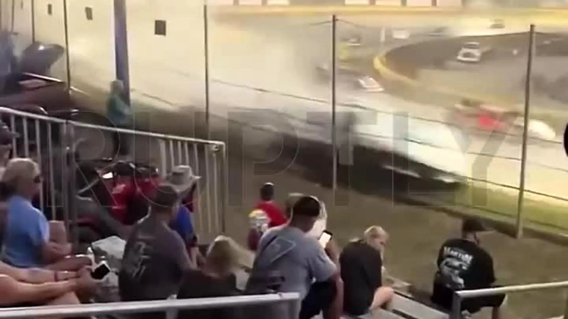 تصادف شدید در مسابقه اتومبیل‌رانی آمریکا + ویدئو