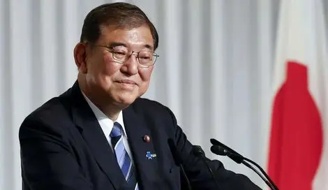 هدیه جنجالی نخست‌وزیر ژاپن در نخستین دیدار با ترامپ + عکس