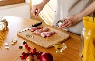 کدام قسمت گوشت مرغ چربی بیشتری دارد؟