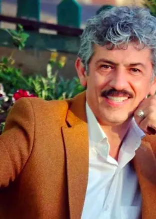  گریه سیروس همتی به یاد پدرش: او پدر یک شهید بود 