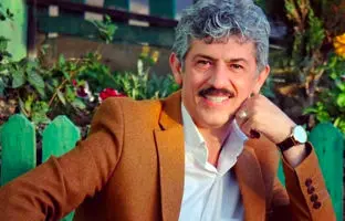  گریه سیروس همتی به یاد پدرش: او پدر یک شهید بود 