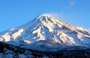 نمای قله دماوند از دل کویر مرنجاب 