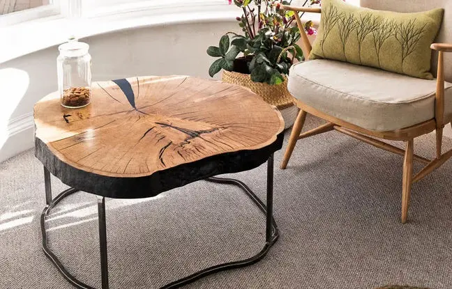 مراحل تبدیل کردن تنه درخت به یک میز گرد جذاب پذیرایی + ویدئو