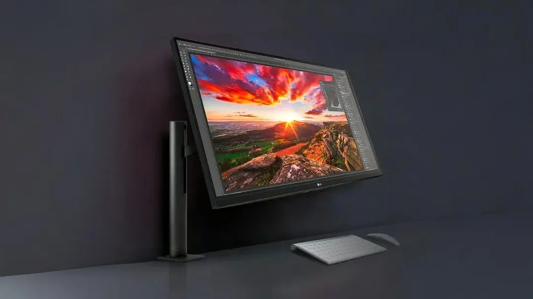 مانیتور حرفه‌ای ال‌جی با طراحی ارگونومیک و شارژ سریع معرفی شد