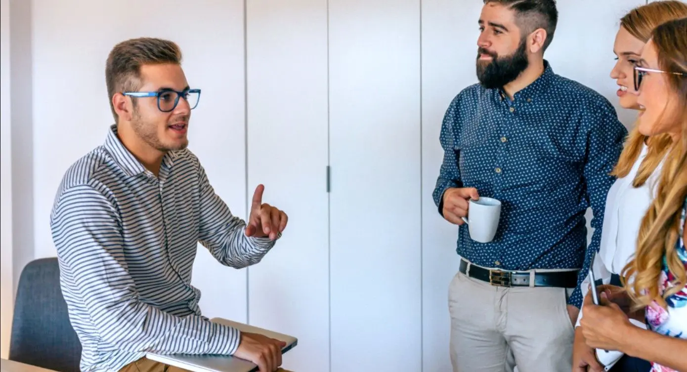 9عبارتی که قضاوت پنهان را حمل می‌کنند 