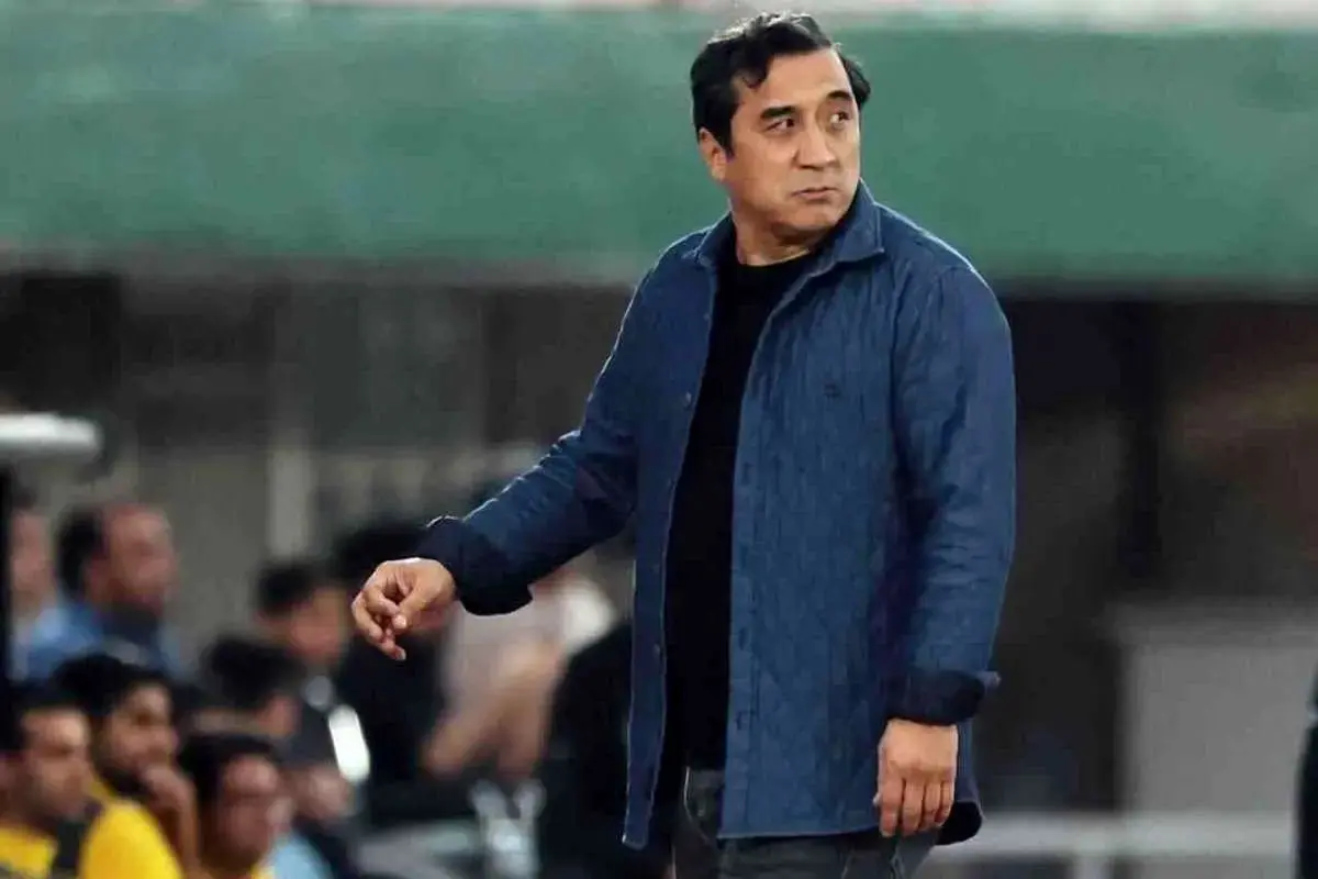 خاطره جالب خداداد عزیزی از ضربه یحیی گل محمدی به سینه داور؛ نزدیک بود ایست قلبی کند! + ویدئو