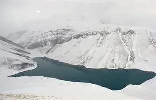 بارش برف در ارتفاعات دریاچه تار دماوند + ویدئو