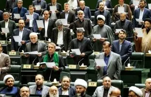 مخالفت ۱۳۶ نماینده با رفع فیلترینگ؛ هدیه‌ای شگفتانه به دشمن است!