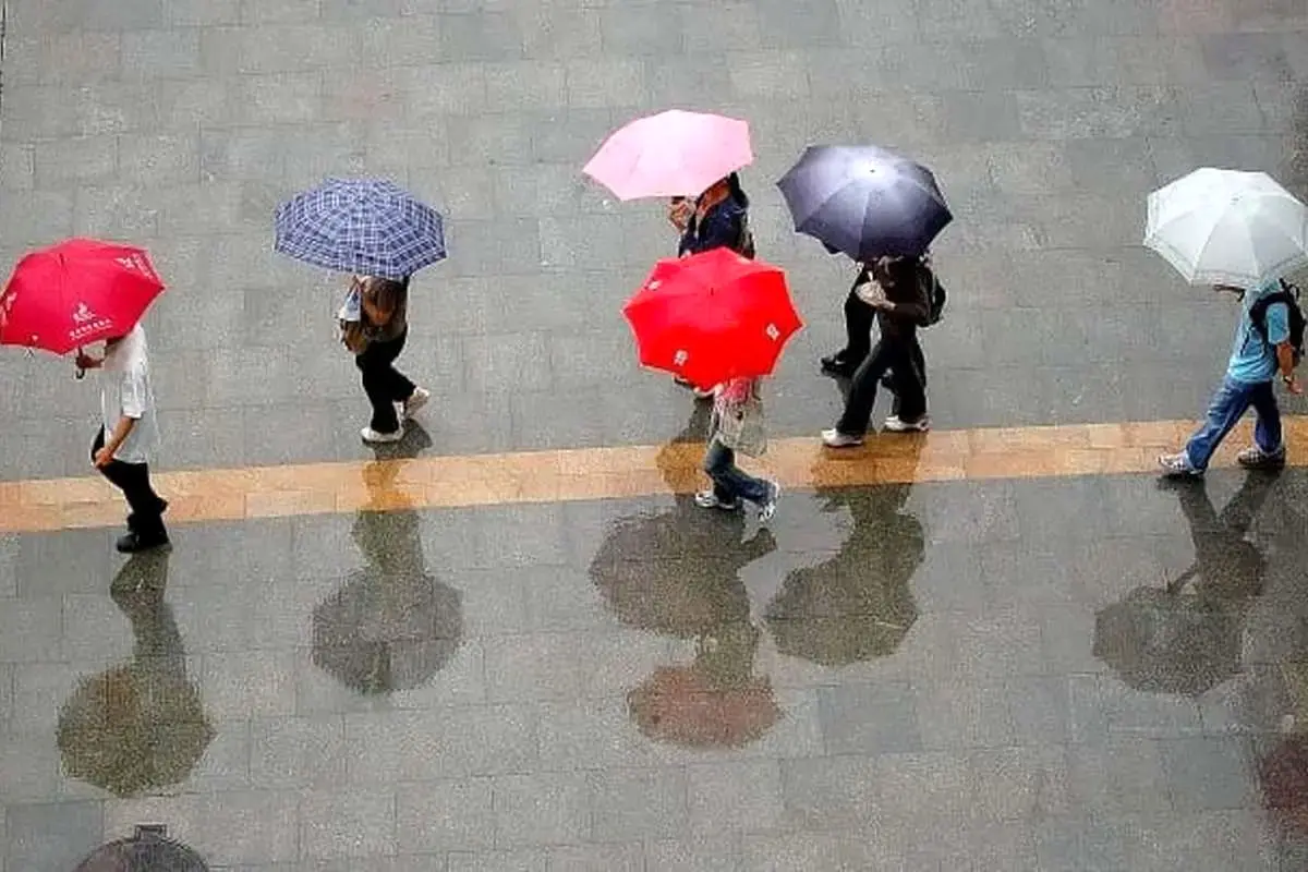  آیا بارانی که در زمان آلودگی هوا می‌بارد خطرناک است؟ 