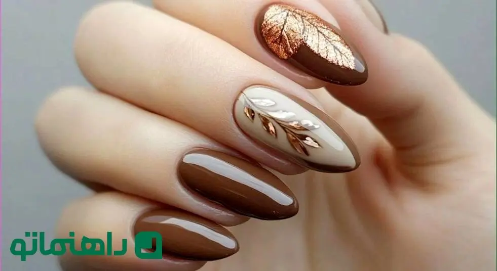 مدل ناخن ترند 1404؛ 5 مدل ناخن قهوه‌ای با ورق طلا برای استایل ماکسیمال