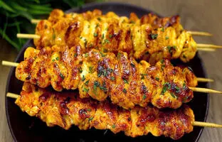 خوشمزه بپزید؛ طرز تهیه جوجه کباب طعم دار با تابه به شیوه آشپز ایتالیایی + ویدئو