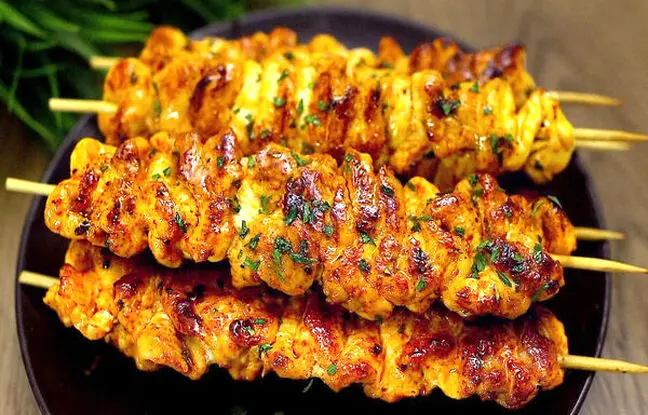 خوشمزه بپزید؛ طرز تهیه جوجه کباب طعم دار با تابه به شیوه آشپز ایتالیایی + ویدئو