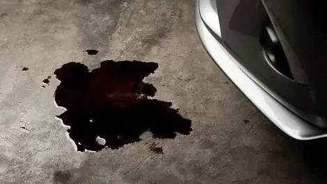 لکه روغن ماشین را چطوری از کف پارکینگ پاک کنیم؟