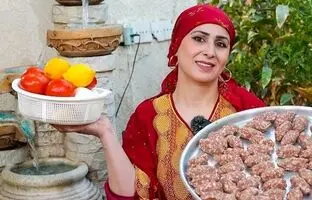 نحوه پخت «کوفته عربی» به روش دیدنی یک بانوی آشپز مشهور عراقی + ویدئو