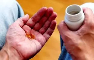 کاهش سن بیولوژیکی با مصرف روزانه ویتامین D3؛ چند سال جوان‌تر می‌شویم؟