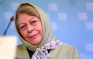 «ثریا قاسمی» در جوانی در آغوش مادرش «حمیده خیرآبادی» 