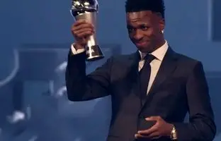 این‌هم دِ بست ستاره جنجالی؛ وینیسیوس بهترین بازیکن سال ۲۰۲۴ + ویدئو