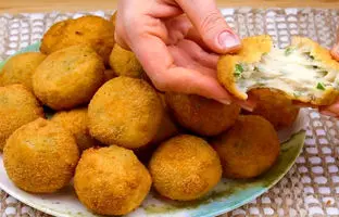 خوشمزه بپزید؛ غذای ساده و سریع با سیب زمینی چی بپزم ؟/ روش تهیه کوکوی قارچ بدون اینکه قارچ ها آب بیندازند