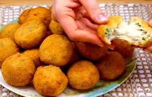 خوشمزه بپزید؛ غذای ساده و سریع با سیب زمینی چی بپزم ؟/ روش تهیه کوکوی قارچ بدون اینکه قارچ ها آب بیندازند
