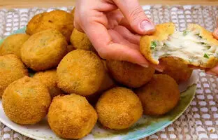 خوشمزه بپزید؛ غذای ساده و سریع با سیب زمینی چی بپزم ؟/ روش تهیه کوکوی قارچ بدون اینکه قارچ ها آب بیندازند