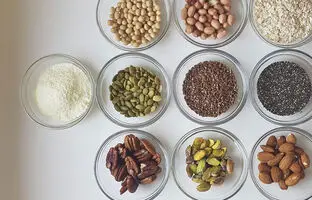 چگونه در خانه پودر پروتئین درست کنیم ؟ طرز تهیه پودر پروتئین فقط با ۳ ماده غذایی