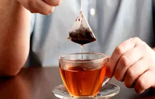 ۱۰ روش برای استفاده مجدد از چای کیسه‌ای‌های مصرف شده 