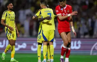 
هدیه اررزشمند کریستیانو رونالدو به سادیو مانه در باز ی النصر مقابل الوحده
