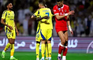 
هدیه اررزشمند کریستیانو رونالدو به سادیو مانه در باز ی النصر مقابل الوحده
