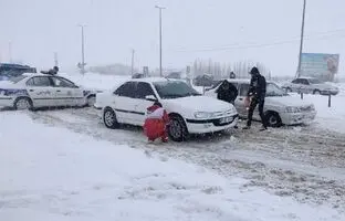 برف گردنه این شهرستان را مسدود کرد
