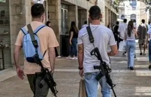 کودکان در حال حمل سلاح در خیابان‌های دمشق + ویدئو