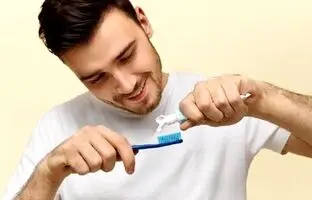 فواید مسواک زدن روی یک پا چیست؟!