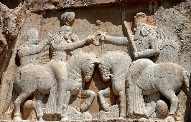 سفر به محل زندگی اردشیر بابکان در فیروزآباد؛ کاخ اولین پادشاه ساسانی